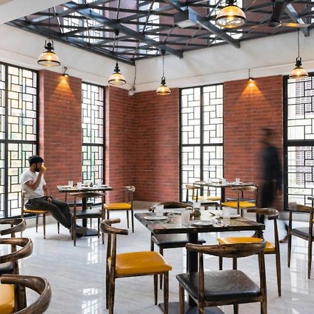 Couch & Cheese Homestel The Most Luxurious Hostel For Working Professionals & Students Пюн Екстериор снимка