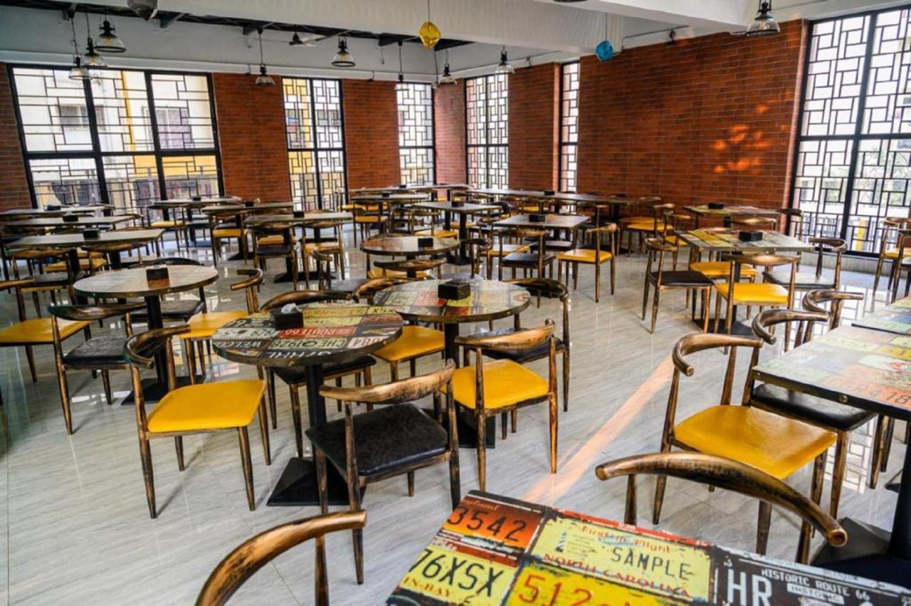 Couch & Cheese Homestel The Most Luxurious Hostel For Working Professionals & Students Пюн Екстериор снимка